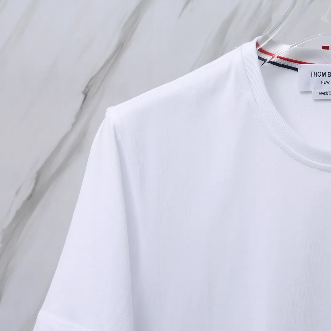 ：T 01 （TB T ） THOM BROWNE .TB New Arrival T In Stock 220 Breathable Authentic Authentic Classic + +Authentic Same Style TB ：White/Navy Blue Size：0/1/2/3/4